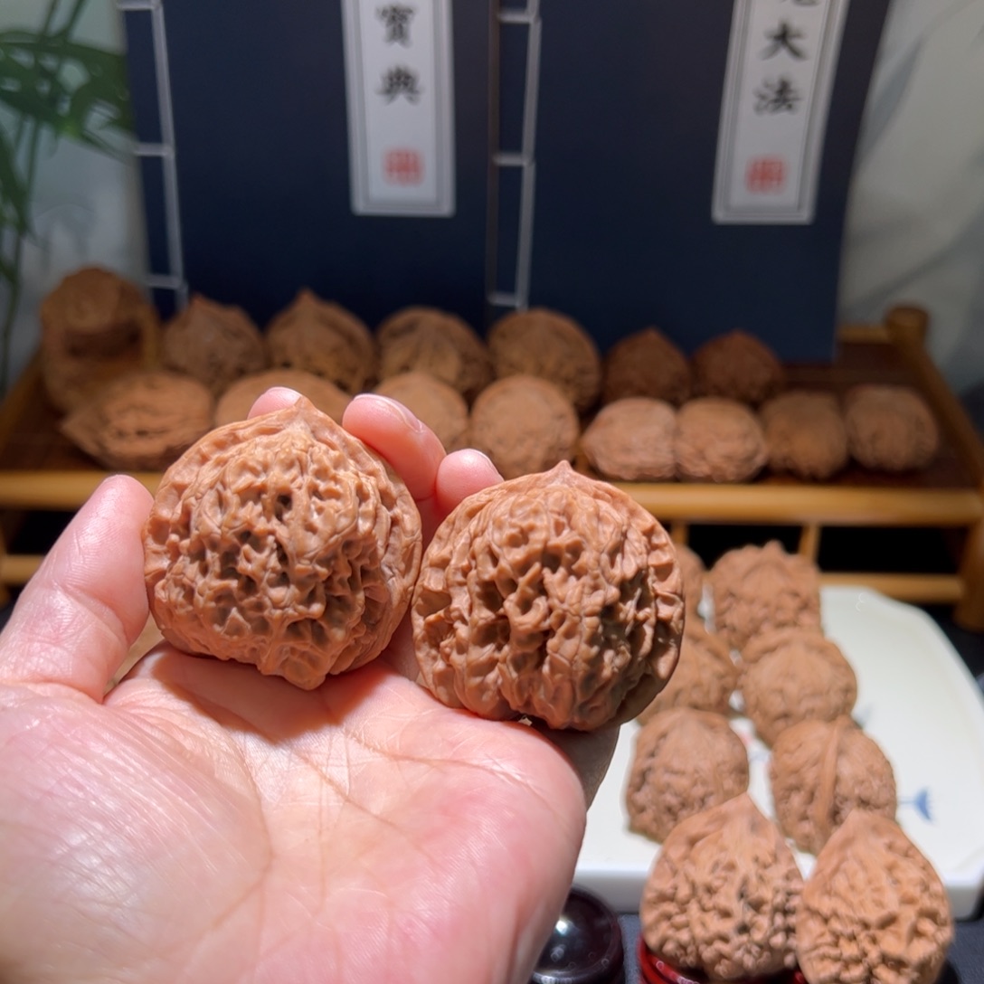 啊***哈文玩核桃把件蛮荒石