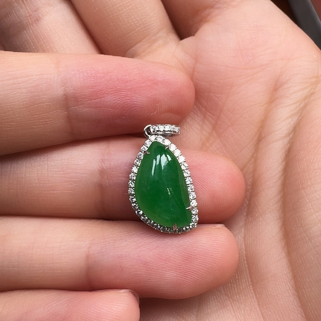 翡翠18K金镶嵌颈饰