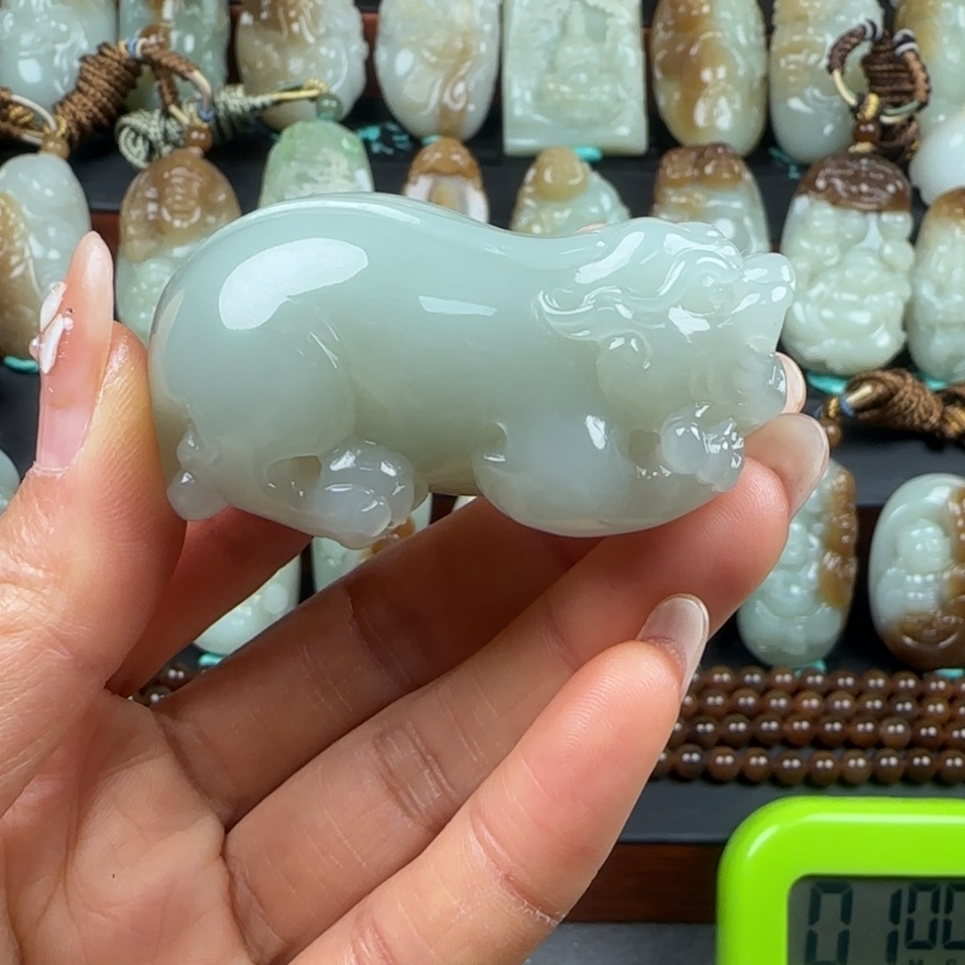 和田玉挂件未镶嵌兴*?