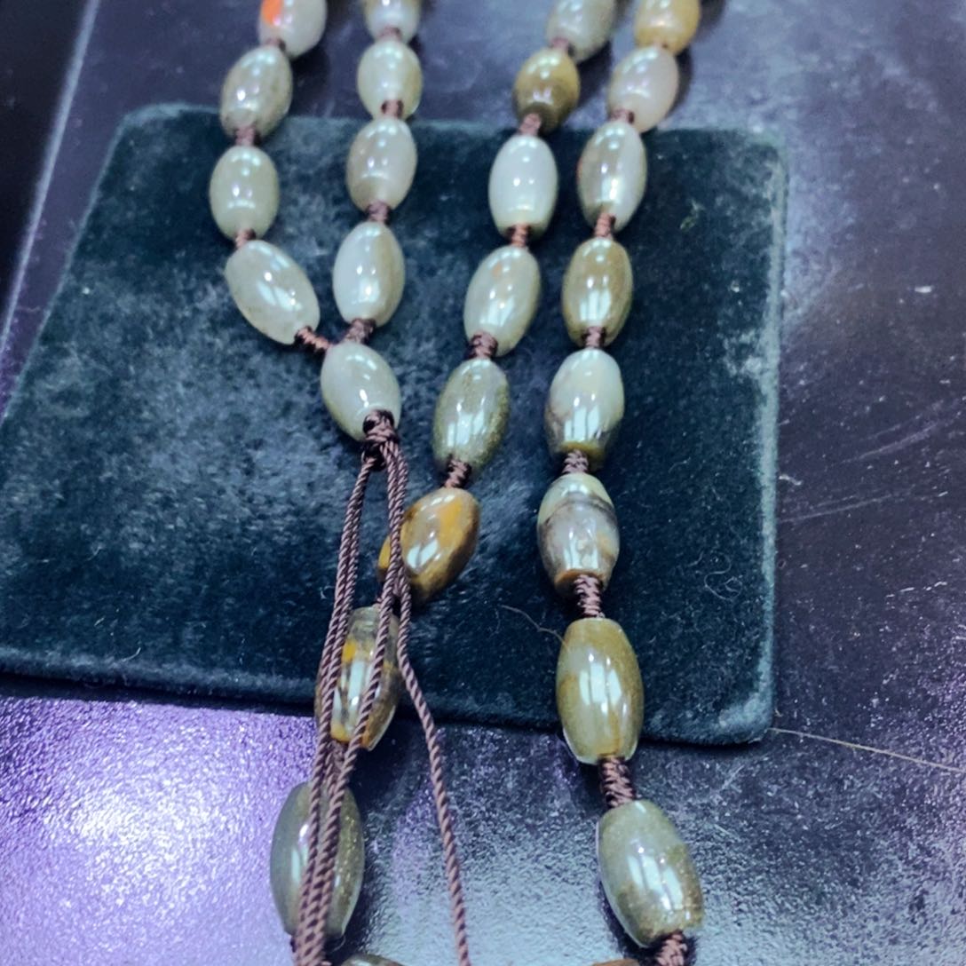 未镶嵌石英质玉（黄龙玉）项链