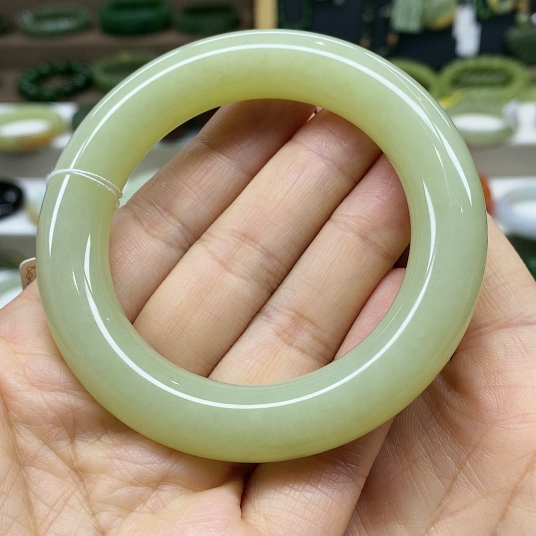 【闪购商品】未镶嵌手镯和田玉