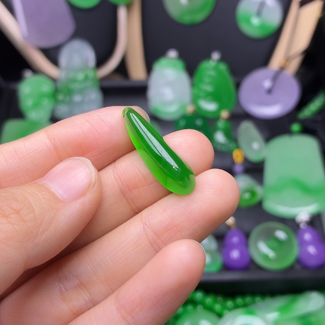 C***L翡翠未镶嵌颈饰翡翠未镶嵌颈饰