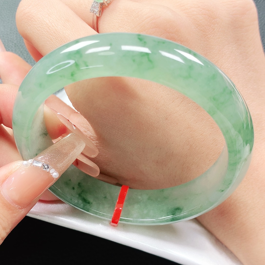 翡翠手镯未镶嵌58圈