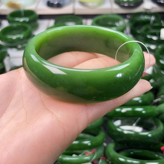 和田玉（碧玉）未镶嵌手镯