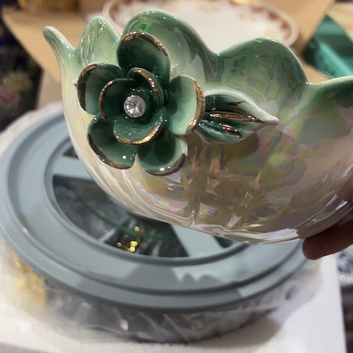 瓷片瑕。。。。。。。。。。。。。。。