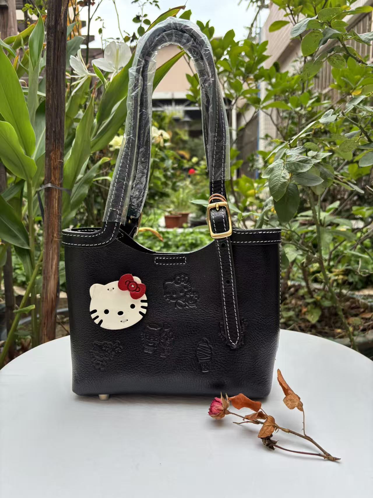 可爱风hellokitty原创头层牛皮手工女包手提小托特 云端