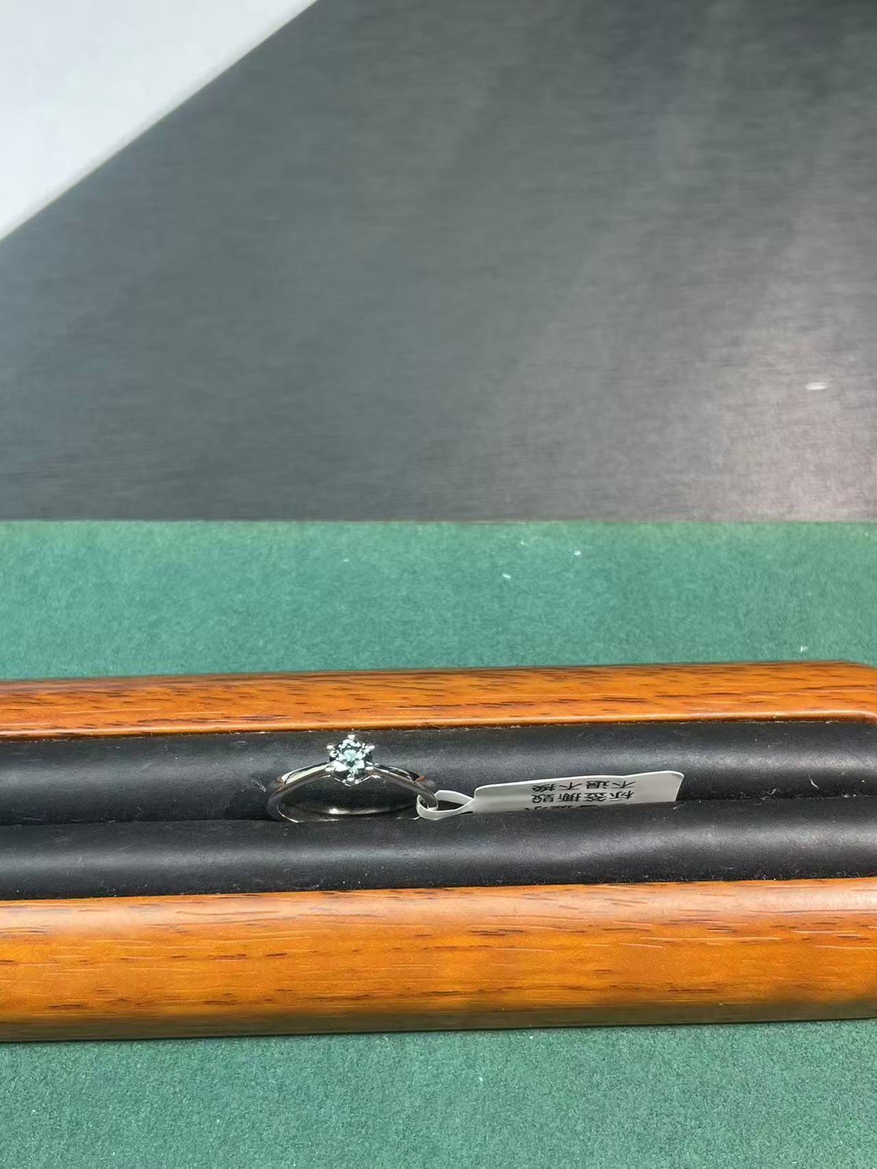 d598白托黑六爪戒指多样性发货
