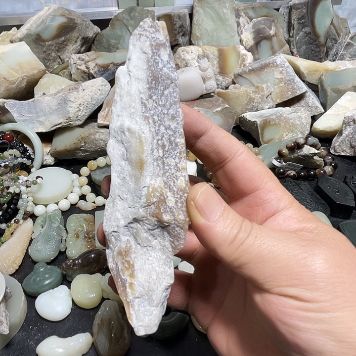 和田玉（糖玉）未镶嵌把件