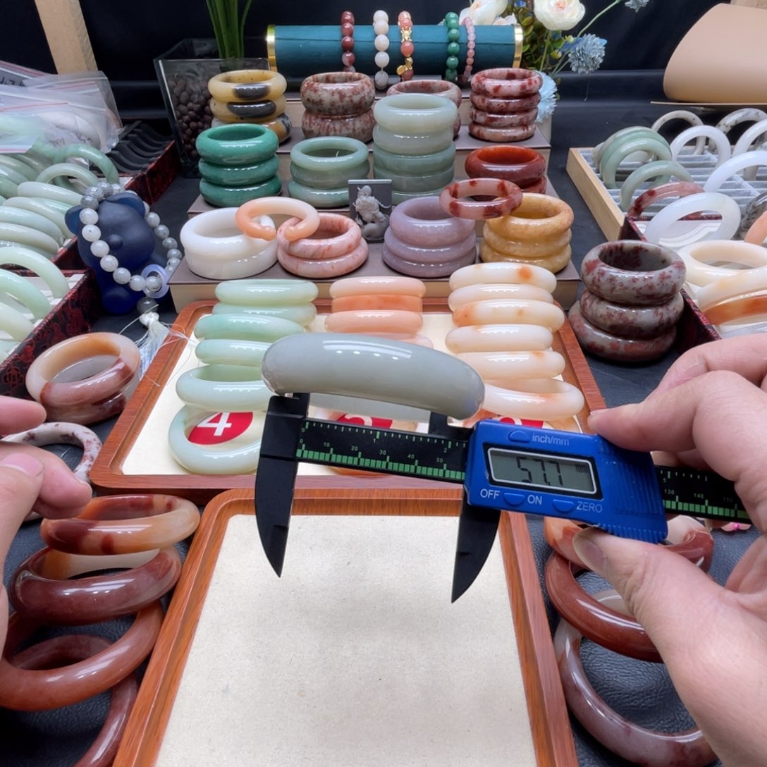 石英质玉手镯未镶嵌