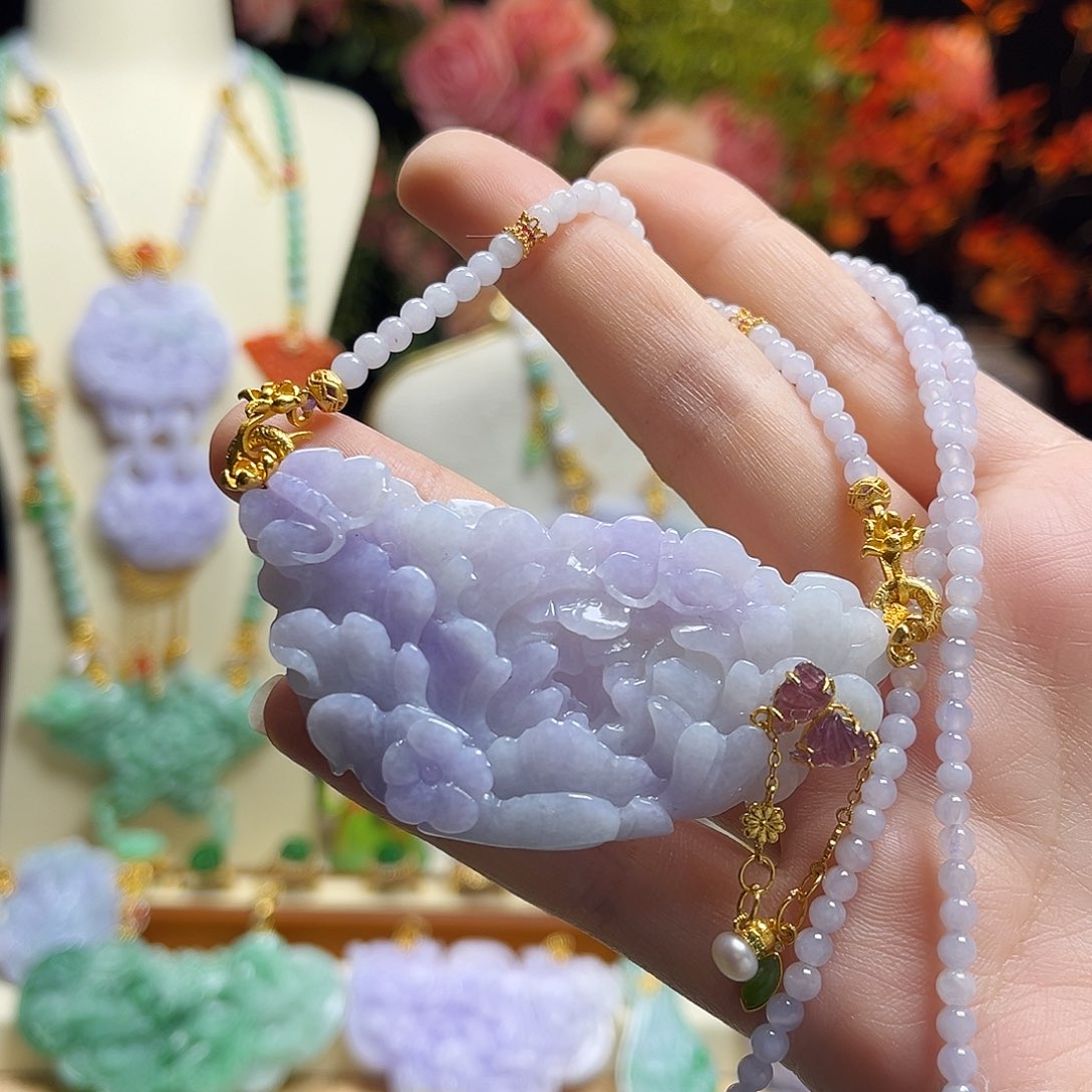 翡翠颈饰未镶嵌紫牡丹