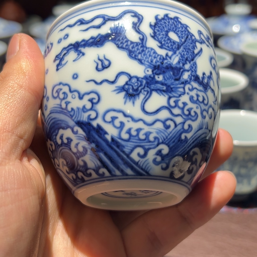 杯青花海水鱼化龙缸杯口径高约7厘米