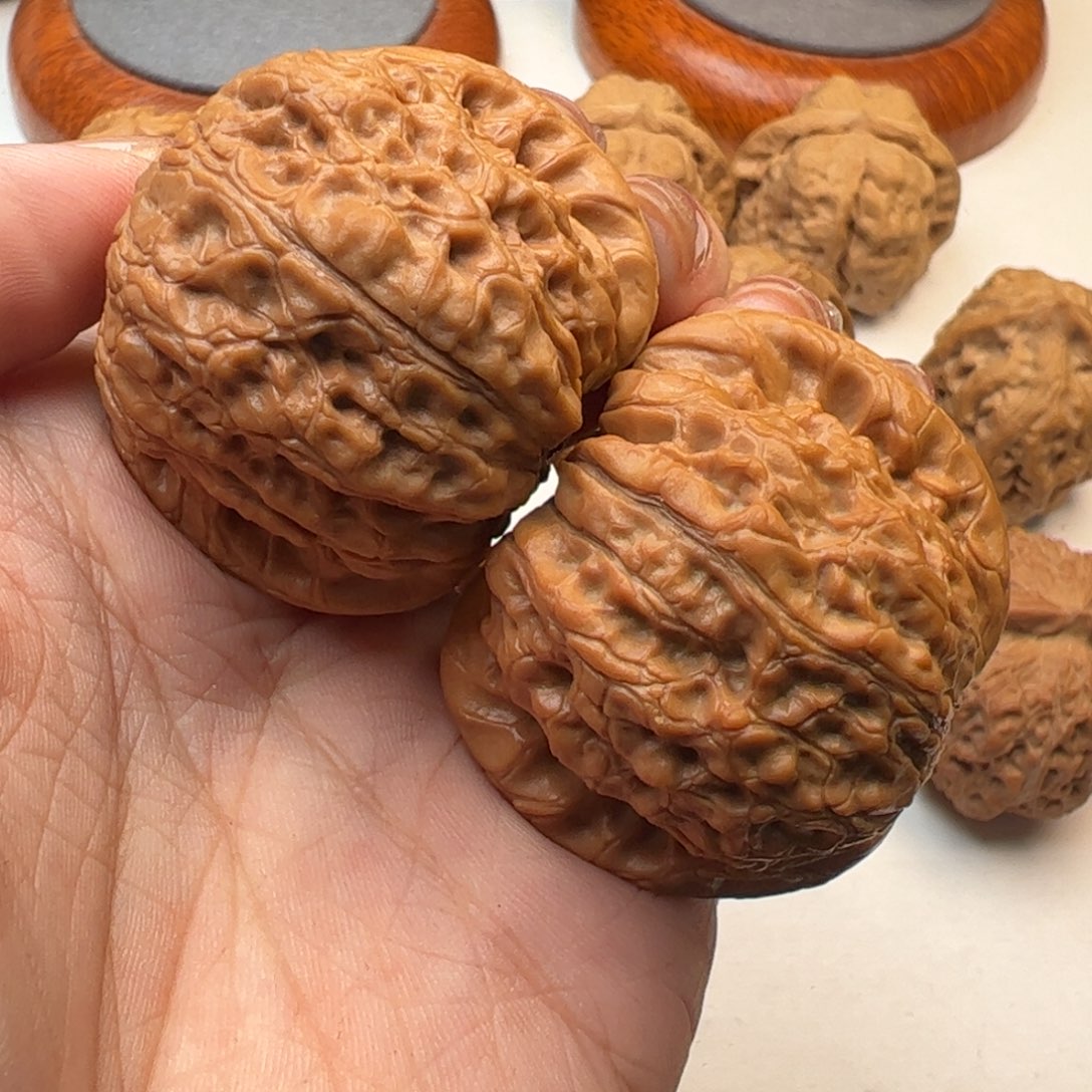 文玩核桃吊坠东*龙血麒麟