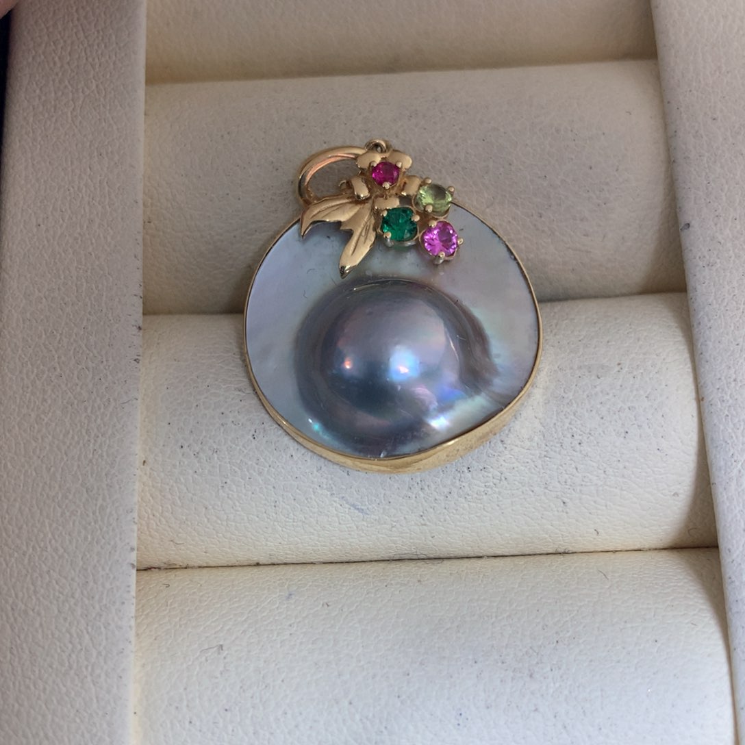 拼合珍珠（马贝珠）颈饰18K金镶嵌