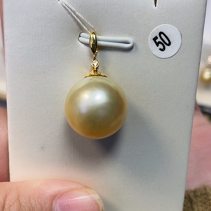 18K金镶嵌海水珍珠吊坠(不含链)