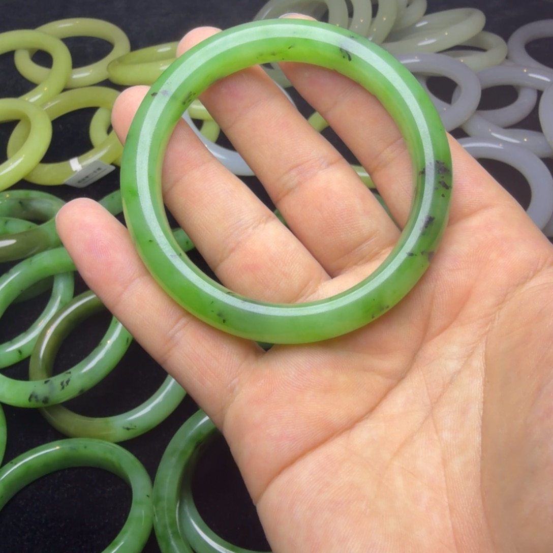 *****和田玉未镶嵌手镯