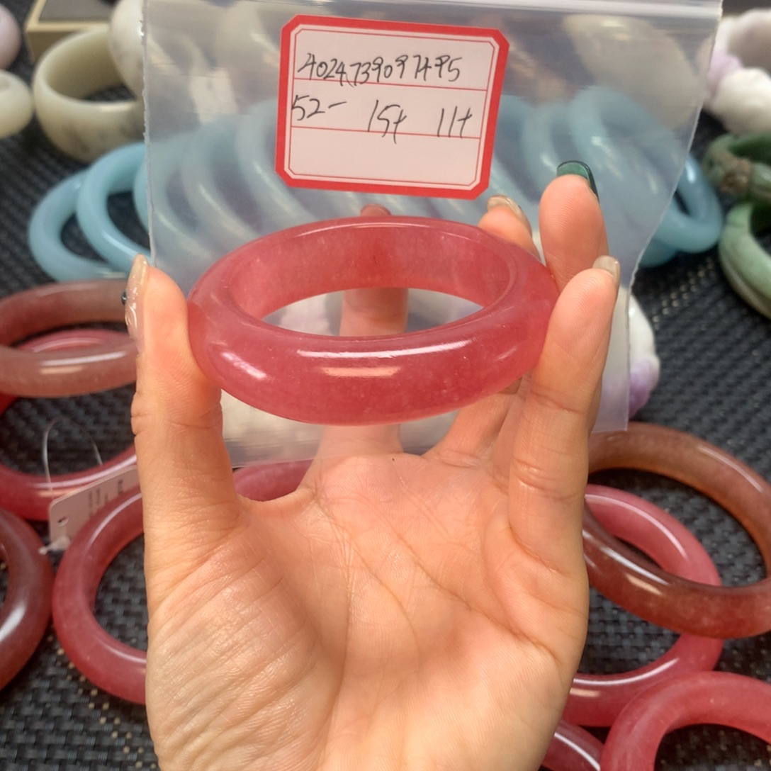 用***5石英岩玉未镶嵌手镯