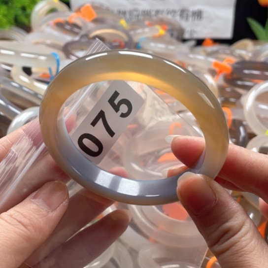 玛瑙/玉髓手镯未镶嵌