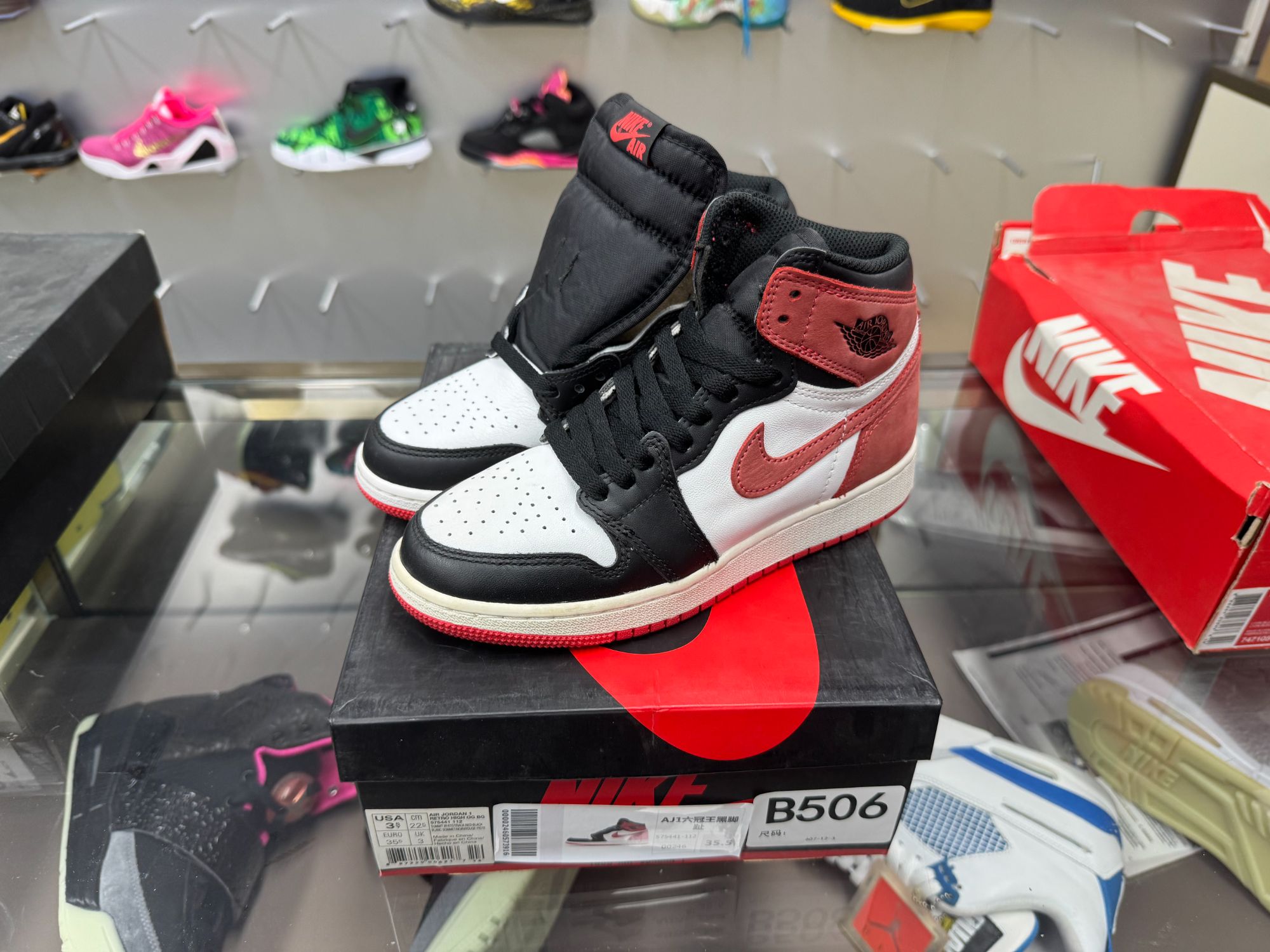 nike aj1黑脚趾 全新原盒 35.5码 12.2