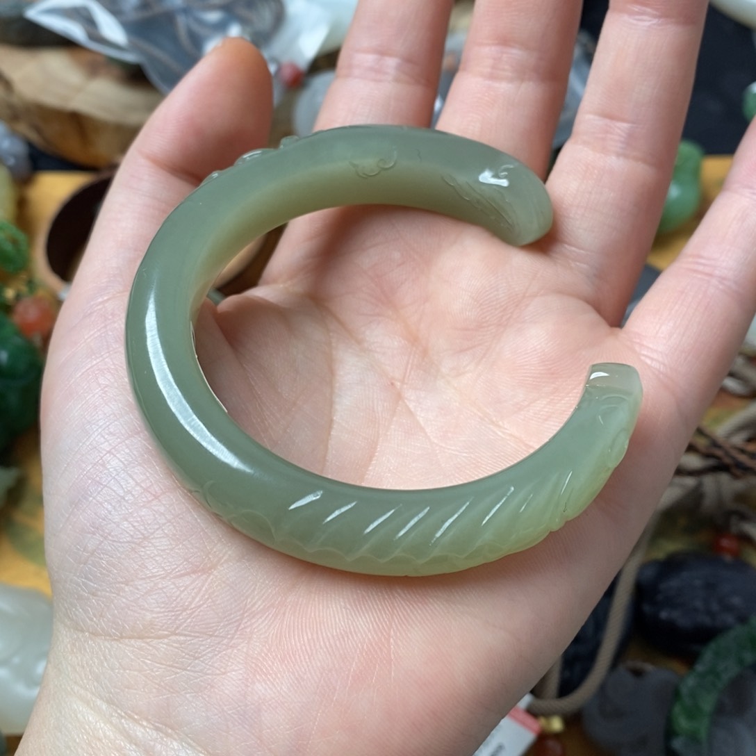 和田玉手镯未镶嵌开****