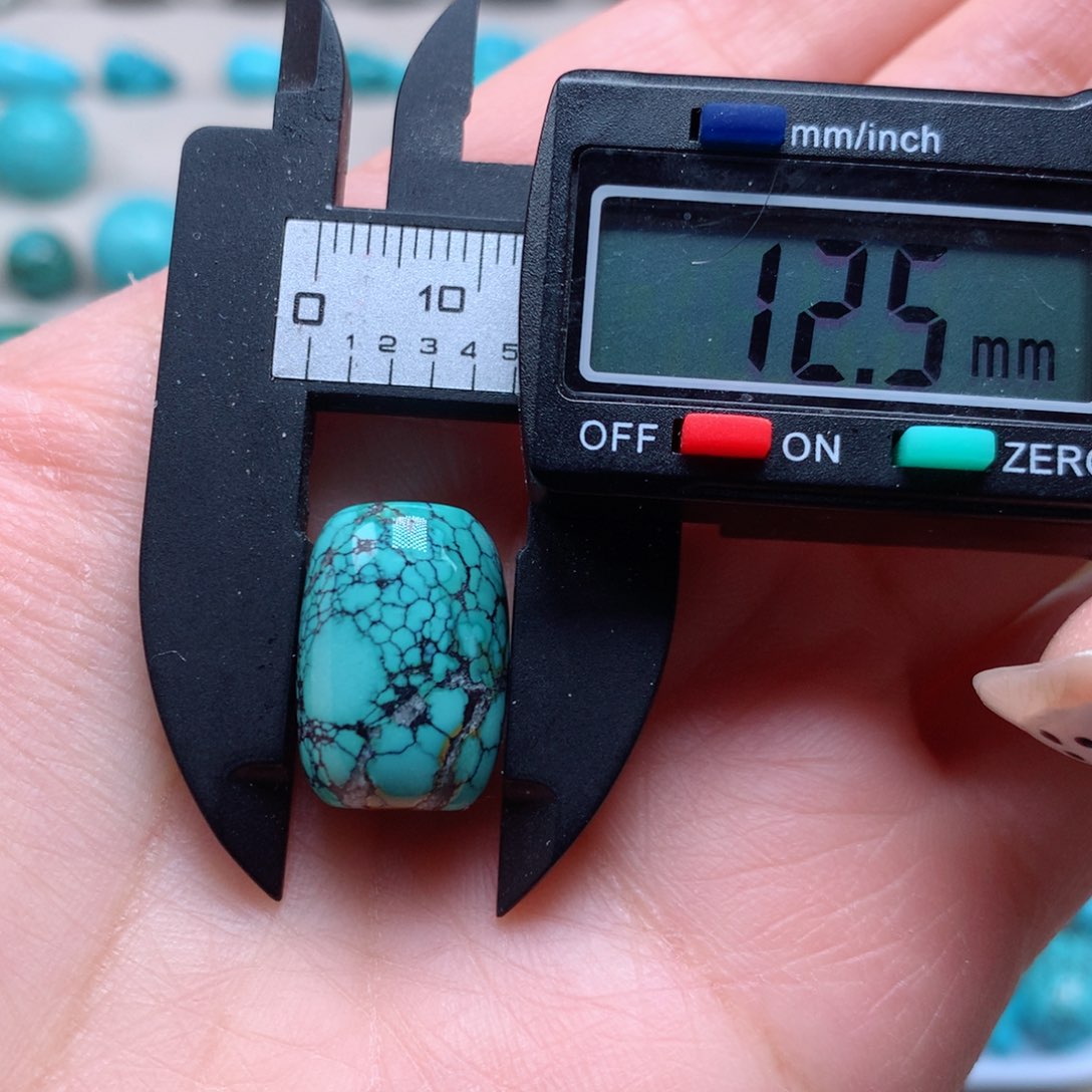 绿松石颈饰未镶嵌