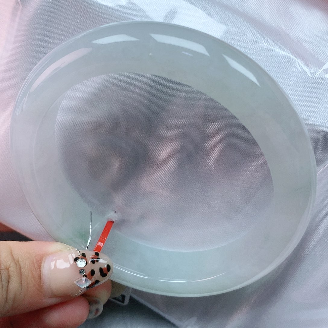 翡翠手镯未镶嵌60圈