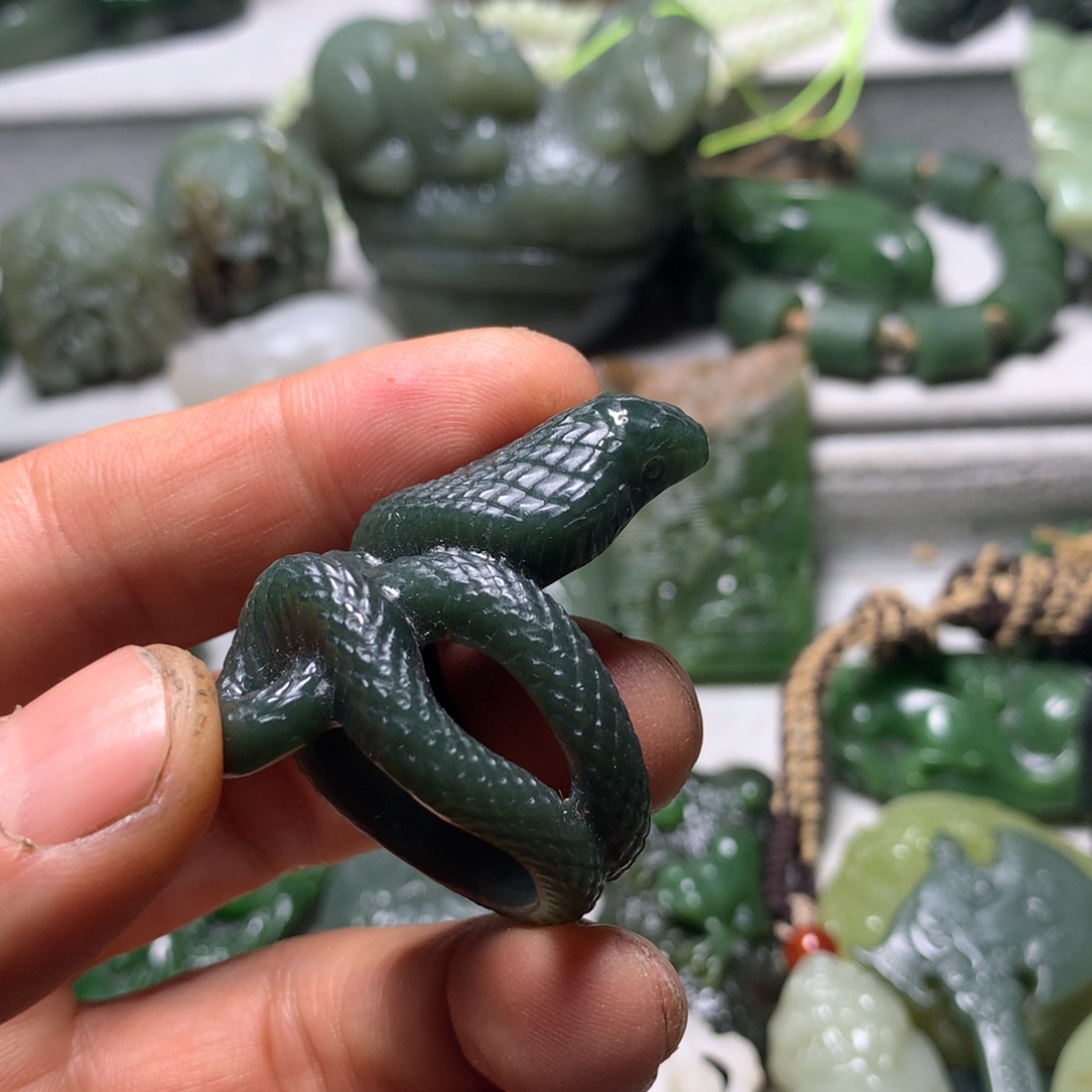 和田玉未镶嵌颈饰