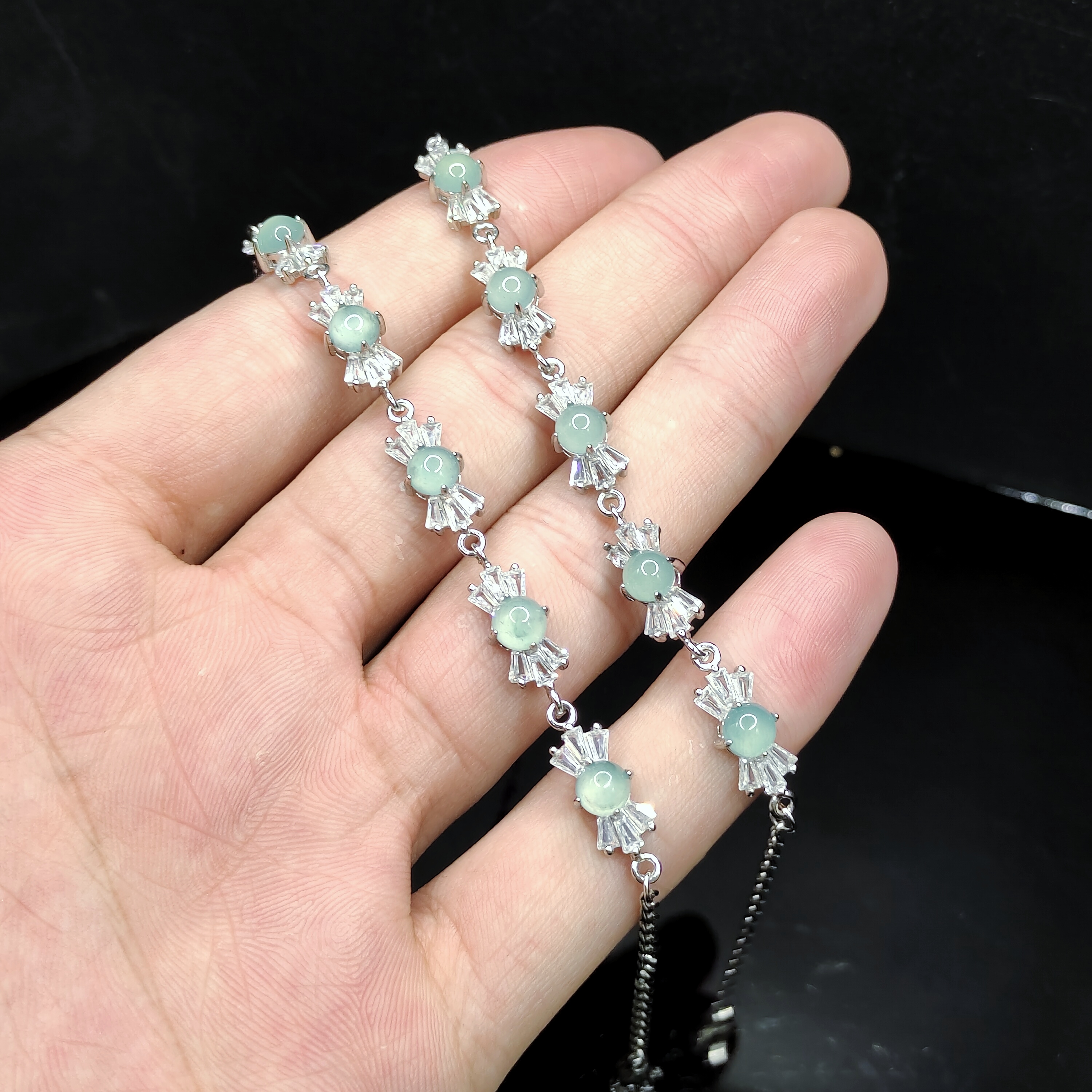 【龙龙严选】翡翠蝴蝶结手链H23【多样性发其一】约4mm