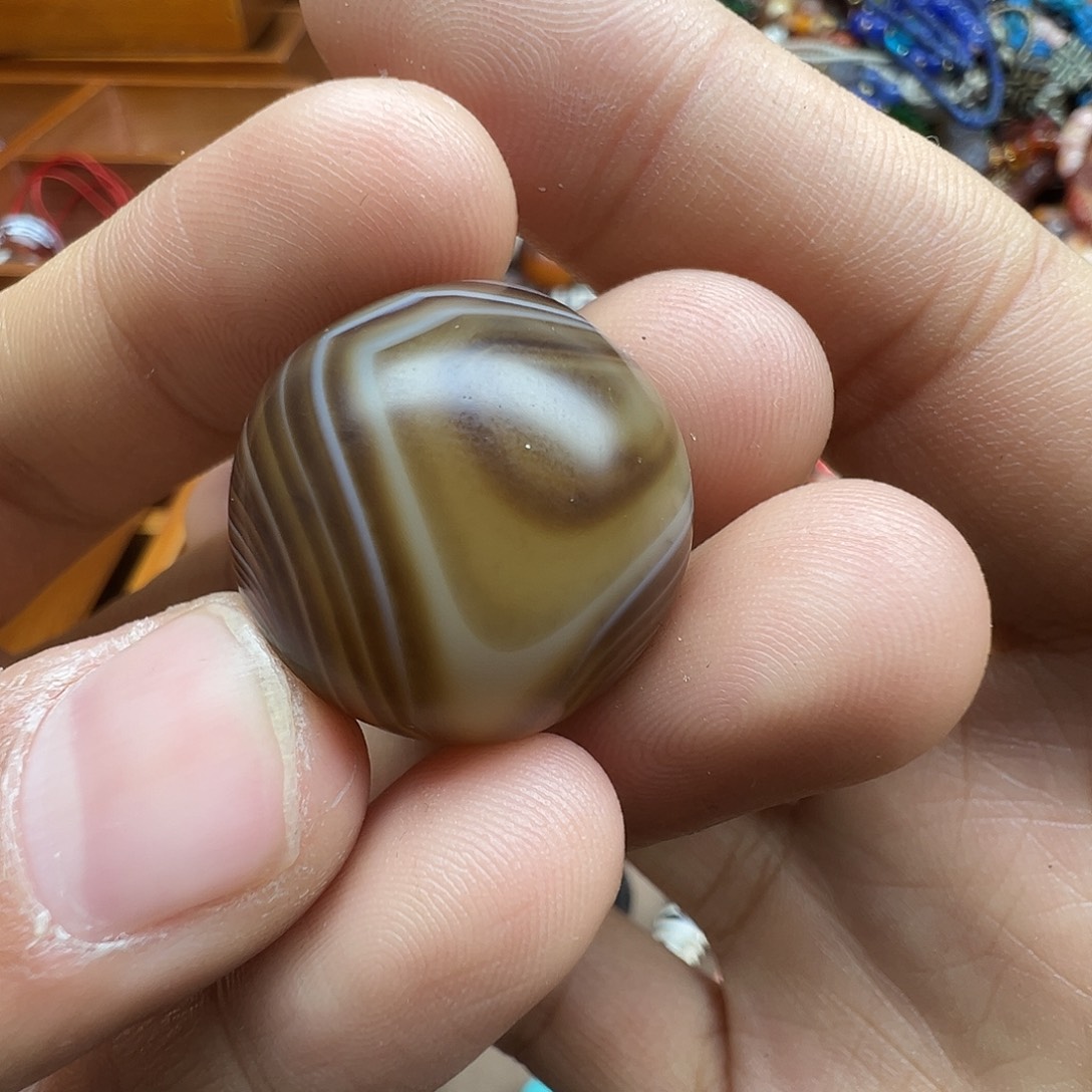无***为玛瑙/玉髓未镶嵌珠宝半成品