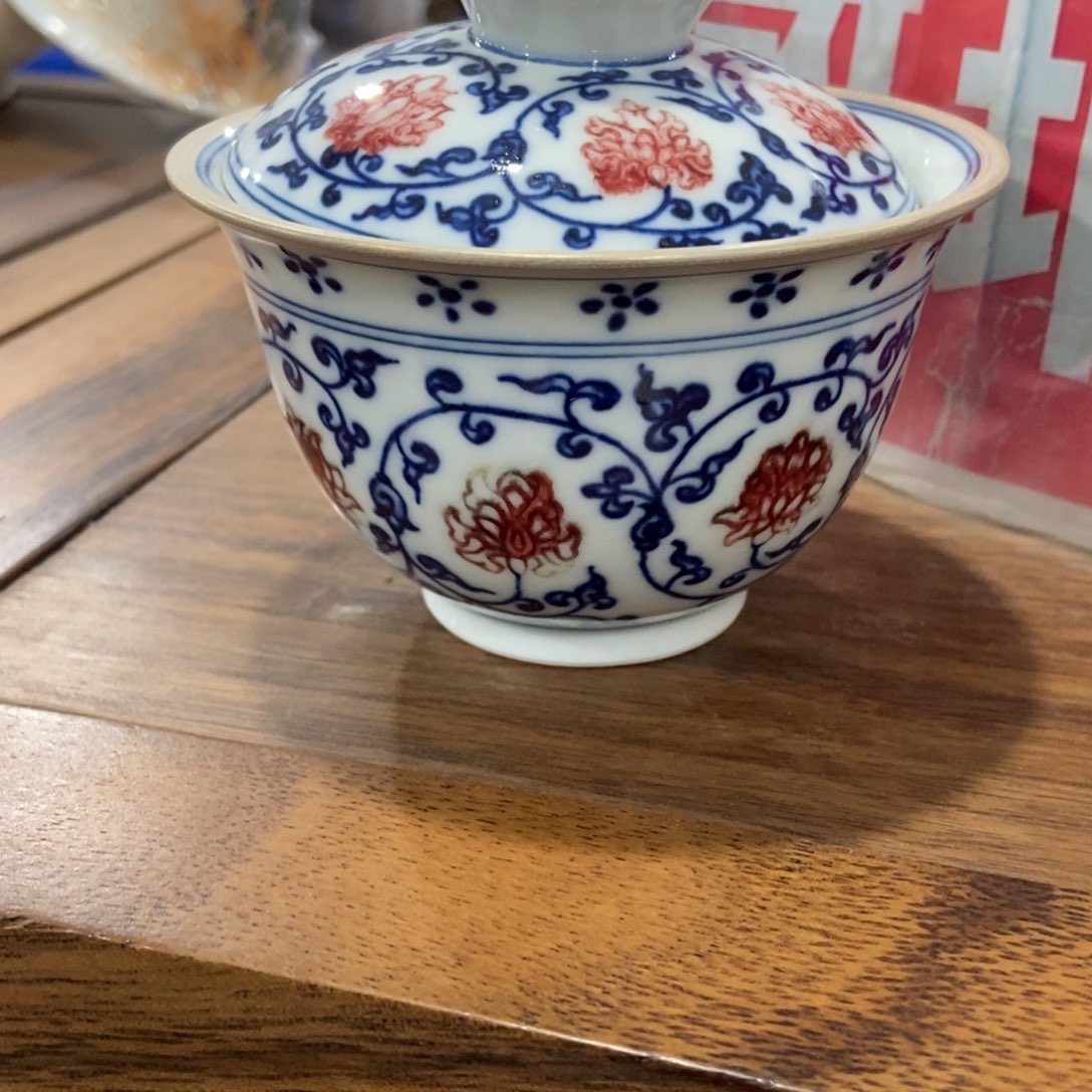 陶瓷艺术家的作品是一个