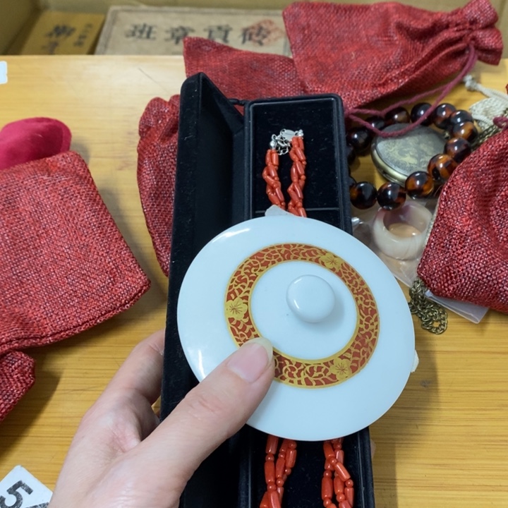 瓷片哈中古工艺品一件