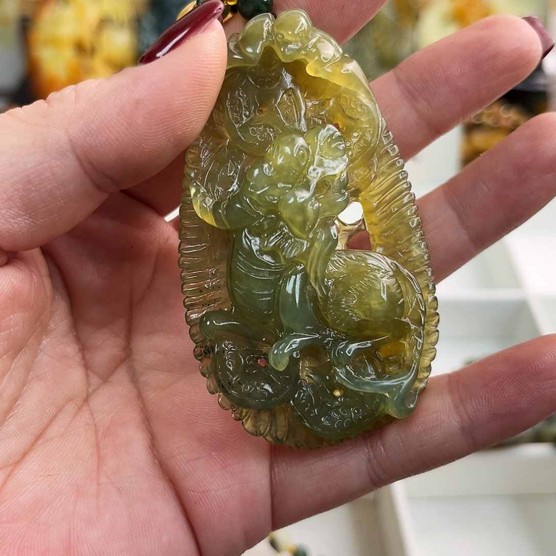蛇纹石玉颈饰未镶嵌