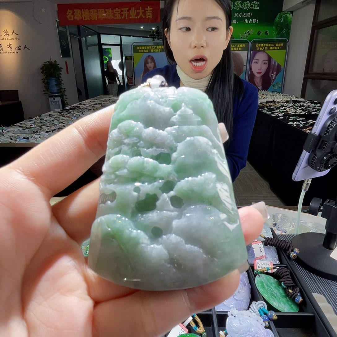 颈饰未镶嵌翡翠一个