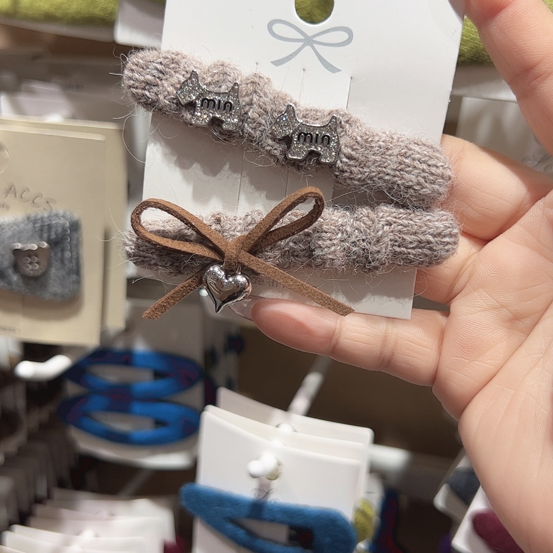 非金属小狗浅咖色毛线鸭夹一对