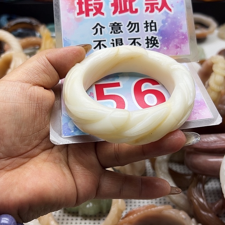 未镶嵌手镯石英岩玉