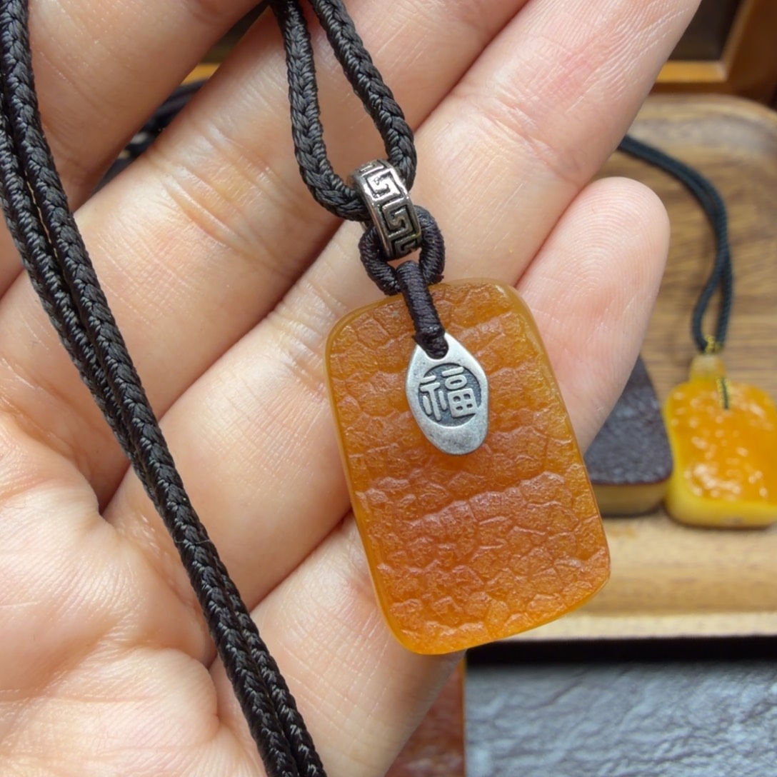 琥珀未镶嵌吊坠(赠链)