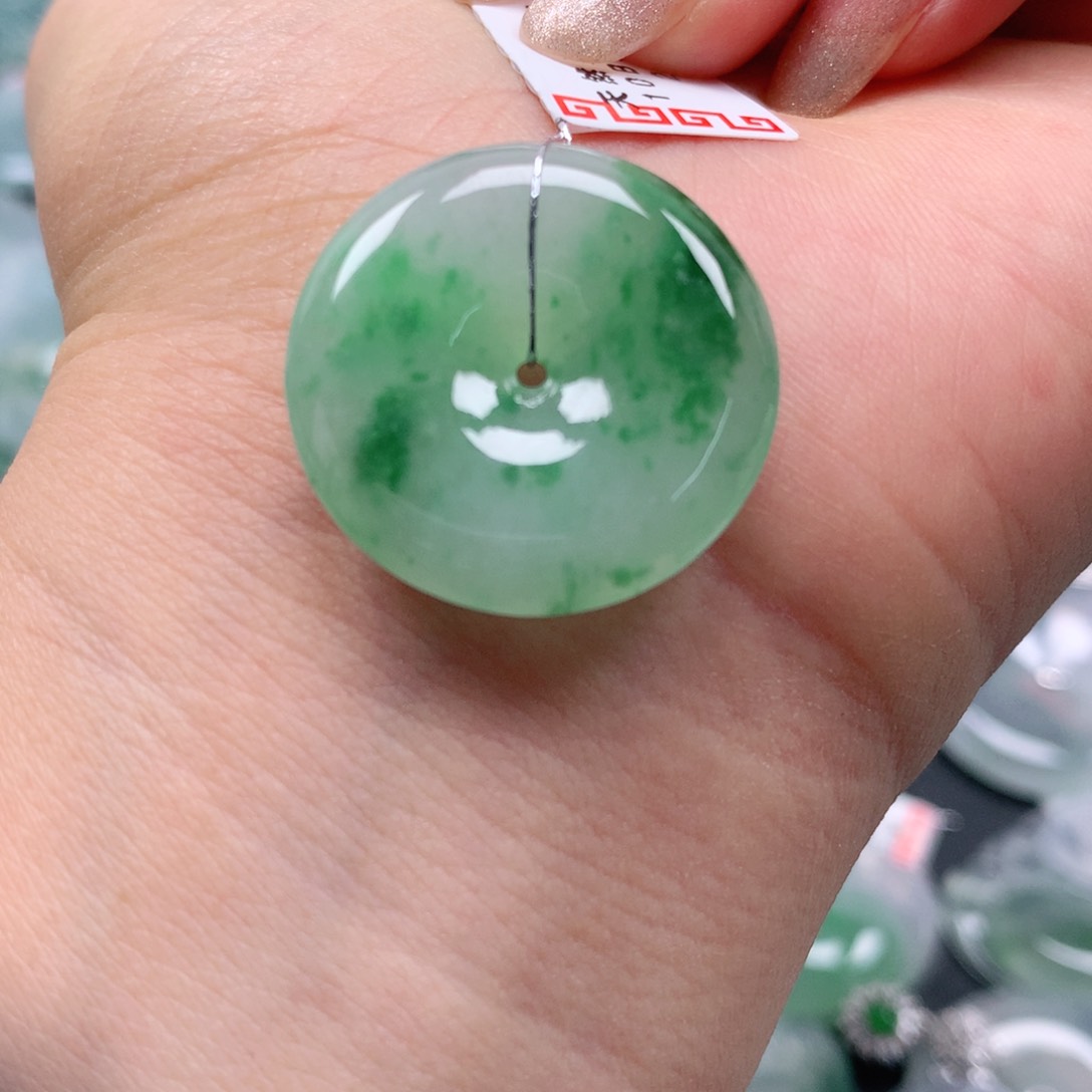 翡翠颈饰未镶嵌天然翡翠