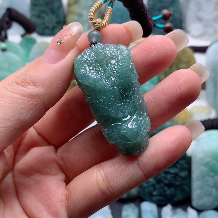 定制翡翠未镶嵌龙牌