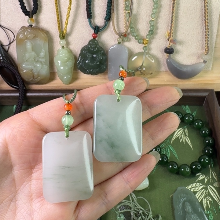 透闪石质玉未镶嵌颈饰