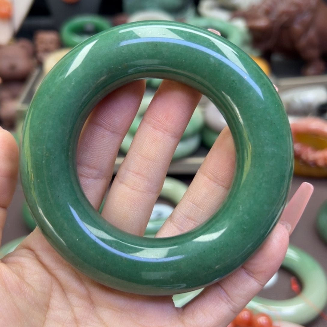 未镶嵌手镯石英岩玉