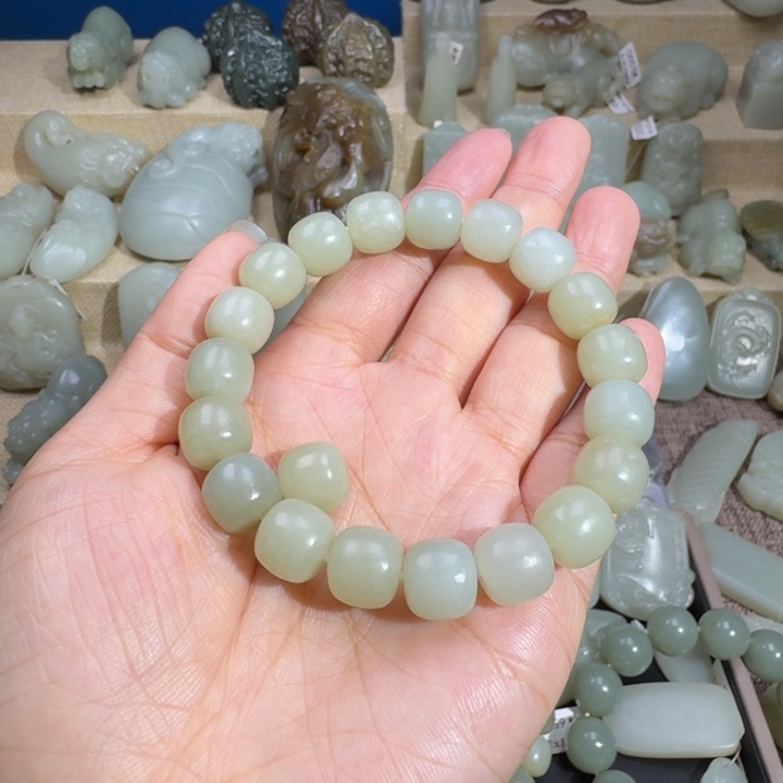 和田玉颈饰未镶嵌追****人