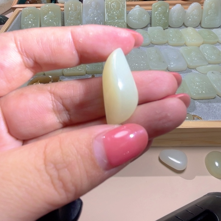 未镶嵌和田玉（糖玉）珠宝半成品