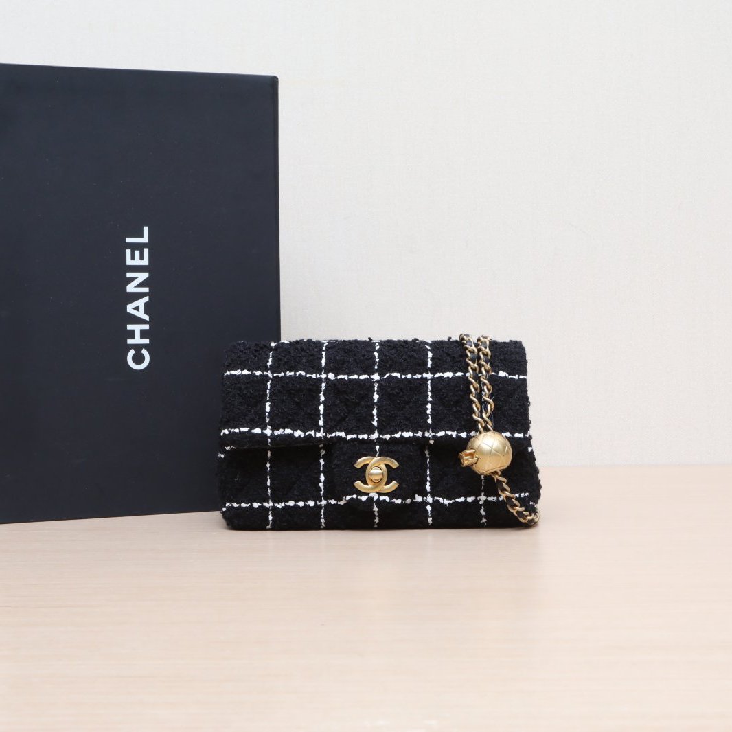 99新 Chanel/香奈儿 【小花念念】 CF口盖包金球大Mini 黑色毛呢
