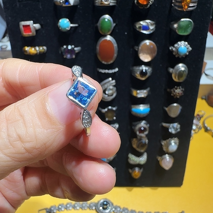 向***，合金中古文化的碰撞