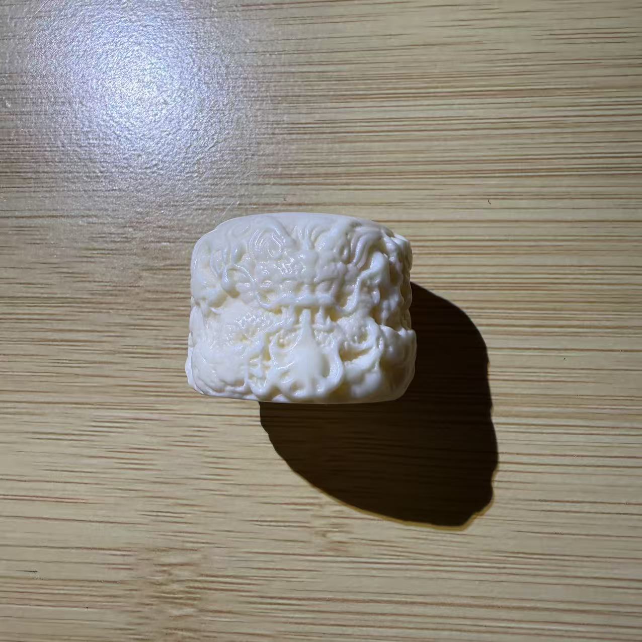  时尚爆款手工精雕雕刻手把件戒圈DYWW418