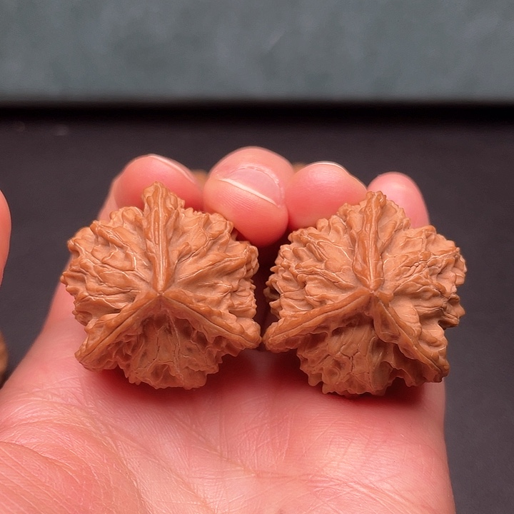 文玩核桃吊坠盘山三棱