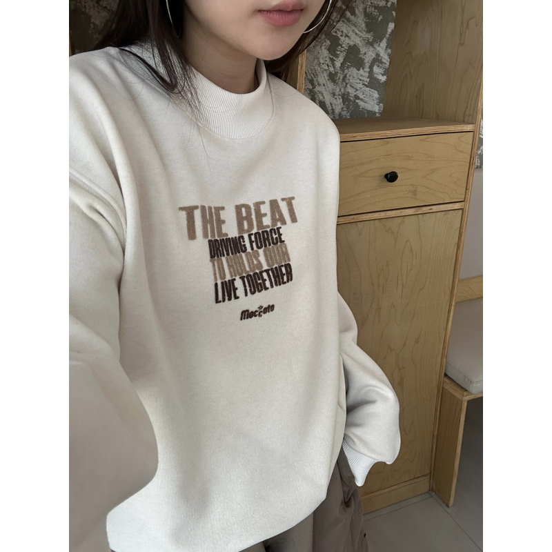 091【冬季新款】胸前植绒多排字母THE BEAT韩系半高领卫衣（0162）