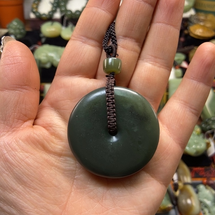 吊坠(赠链)未镶嵌岫岩老玉（透闪石质玉）