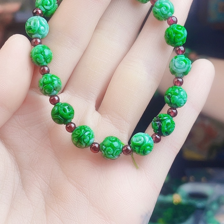 翡翠未镶嵌颈饰多样性