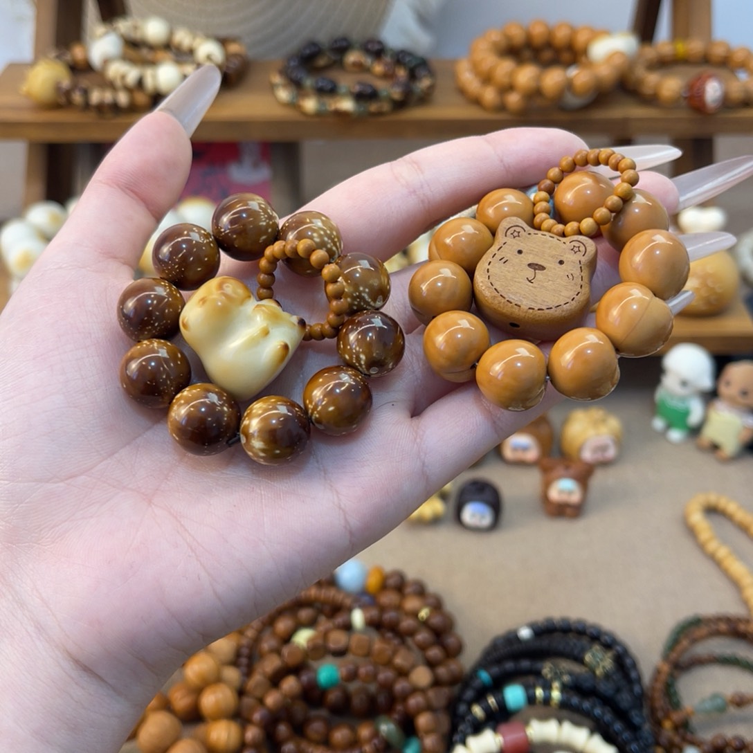 c***h吊坠猴头核桃手捻两个