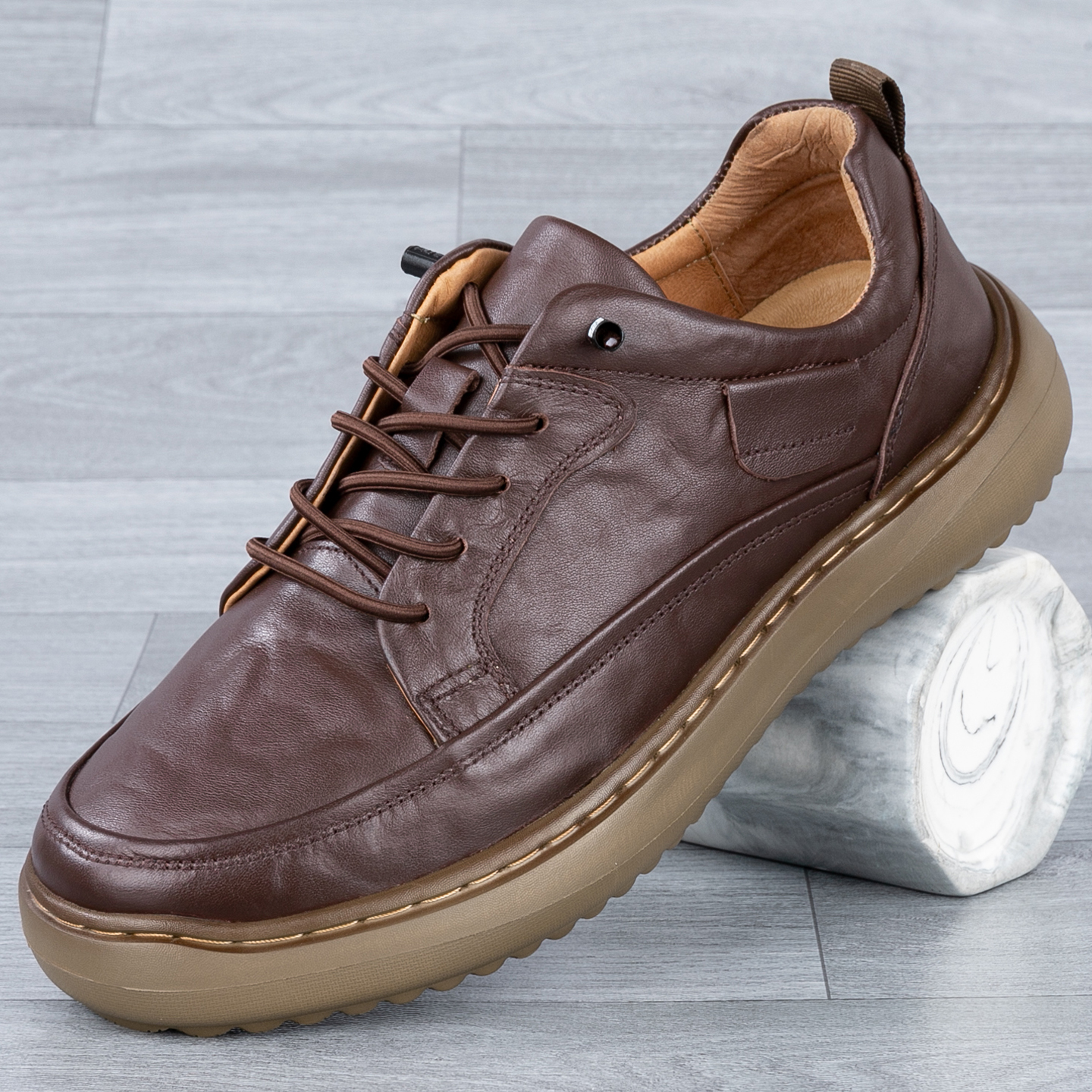 真皮复古皮鞋圆头图腾车缝线实心底素面耐磨休闲皮鞋松紧带工装鞋